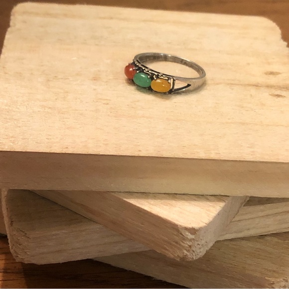 🌸VTG Avon Sterling Silver Three Stone Ring - Picture 9 of 9